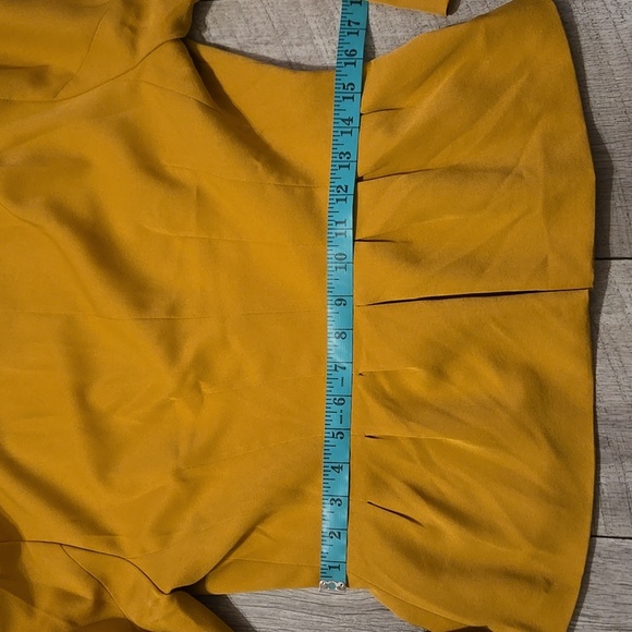 DOE & RAE mustard yellow pleated lightweight blazer.  Size medium - Picture 14 of 14